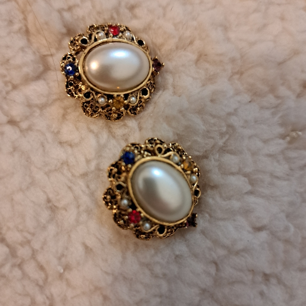 Elegant Gold and Pearl Earrings